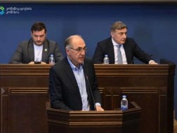 ვახტანგ აბაშიძე პარლამენტში მომხმარებელთა დაცვის შესახებ მოხსენებით წარდგა