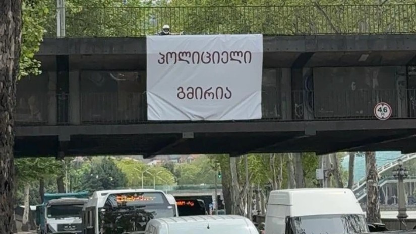 პოლიციელი გმირია