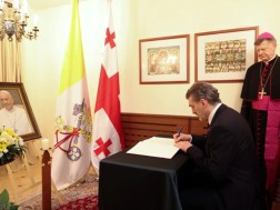 The President of Georgia made a record of the condolences opened in the Vatican Embassy in Georgia regarding the death of the Pope in Rome