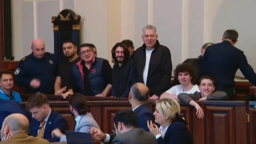 ზვიად ცეცხლაძე და კიდევ შვიდი პირი სასამართლომ წინასწარ პატიმრობაში დატოვა