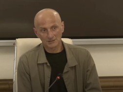 "ნაცმოძრაობის" რეჟიმის მიერ ნაწამები ლაშა არქანია: ჯვარის პოლიციის განყოფილების უფროსმა, ვახტანგ აბაშიძემ, რუსლან აბულაძემ და ხატაბერ სამუშიამ ცემა დამიწყეს დაკავების მომენტიდან, მომაქციეს სავარძლებს შორის, ხელები შემიკრეს მაისურით, ავტომატური ცეცხლსასროლი იარაღი ძალით ჩამიდეს პირში, დამემუქრნენ მკვლელობით და მიყენებდნენ აბსურდულ მოთხოვნებს