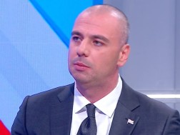 ქალბატონი ლაშხი, რომელიც ორ არასრულწლოვან ბავშვთან ერთად იმყოფებოდა შეუვარდნენ, ეს არც მორალში ჯდება, არც ადამიანობაში" - ლევან მაჭავარიანი