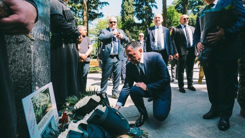ვახტანგ გომელაურმა მეორე მსოფლიო ომში დაღუპულთა ხსოვნას პატივი მიაგო ვახტანგ გომელაურმა მეორე მსოფლიო ომში დაღუპულთა ხსოვნას პატივი მიაგო