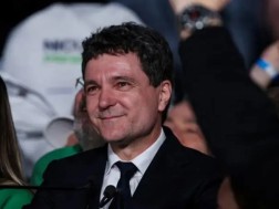 According to exit polls, the independent candidate in the second round of Romanian presidential elections, the Mayor of Bucharest Nikushor Dan is 54.9 percent
