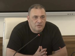 გიორგი იაკობაშვილი 2003–2012 წლებში არსებულ ვითარებაზე: ყველამ უარი გვითხრა ბრიფინგისთვის სივრცის დათმობაზე. ერთი დათანხმდა და იმანაც 300 დოლარი მოგვთხოვა „კოლეგებს“. ვინც უარი გვითხრა და ვინც თანხა მოგვთხოვა, ყველანი არიან ისეთი არასამთავრობო ორგანიზაციის წევრები, როგორიც „ჟურნალისტური ეთიკის ქარტიაა“