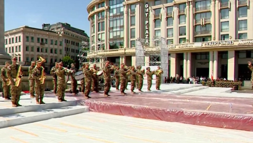 თბილისში, თავისუფლების მოედანზე 26 მაისის სადღესასწაულო ღონისძიებებისთვის მზადება მიმდინარეობს თბილისში, თავისუფლების მოედანზე 26 მაისის სადღესასწაულო ღონისძიებებისთვის მზადება მიმდინარეობს