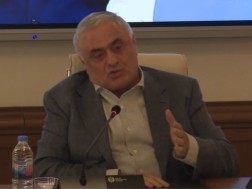 ვიქტორ ჯაფარიძე „იმედში“ შეჭრაზე: მოვარდა ჟურნალისტი და შეკითხვების დასმა დაგვიწყო, აღელვებული ვიყავი, უცენზუროდაც ვილაპარაკე, რაზეც ნიღბიან პირს ჰქონდა რეაქცია. რომელი იყო, მაგის დედა, გადატენა ავტომატი და შემოყო სასწრაფოს მანქანაში