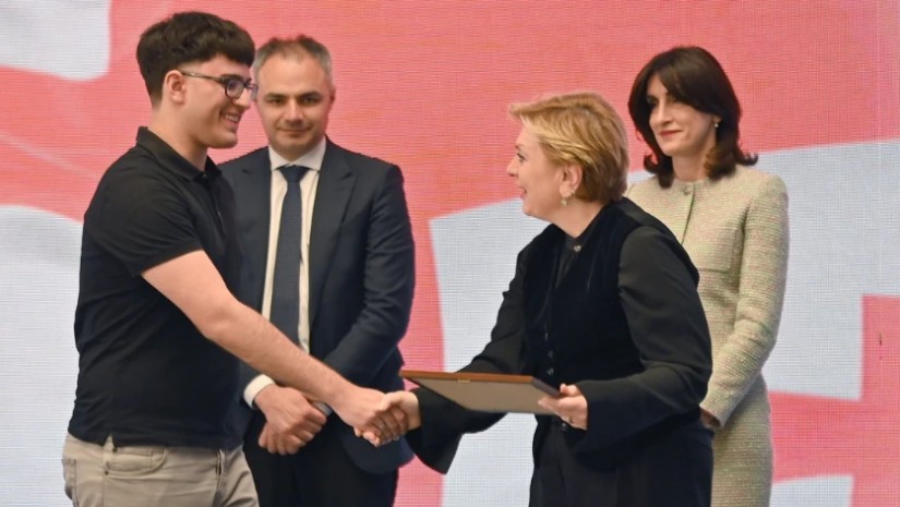 თინათინ რუხაძე