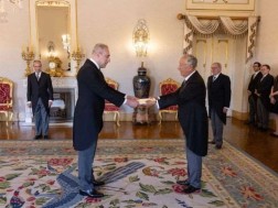 Levan Tsurtsumia handed the Portuguese President to the President of Religions
