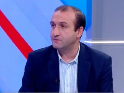 „როგორ შეიძლება ქუჩაში ეყაროს ხმები „ნაცმოძრაობის“ ბედოვლათობის შედეგად და ოპოზიციური პარტია არ ცდილობდეს, რომ მათი ნაწილი მაინც საკუთარ ყულაბაში არ მოათავსოს“ - იაგო ხვიჩია
