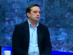 VIDEO: „ამბობდნენ, რომ 100 000 ადამიანს ჩამოართვეს პირადობის დამადასტურებელი მოწმობა და მე უბრალოდ ვამბობდი, რომ ჩვენთან არ არის ასეთი განცხადება დაფიქსირებული და როგორ წარმოუდგენია ვინმეს, რომ 100 000 ადამიანს ჩამოართვეს პირადობის მოწმობა და აქედან 100-მა მაინც არ ჩაწეროს ლაივი და ამაზე არ ილაპარაკოს საჯაროდ...“ - იოსელიანი