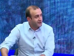 VIDEO: „ყველა პარტიას დაუვარდა რეიტინგი, გარდა ბარიერ გადალახული 4, 5, 9, 25 - ის, ყველაზე სიგიჟეები ამათმა აკეთეს და რეიტინგი მხოლოდ ამათ მოემატათ... მათი ამომრჩეველი მიაჩნიათ უკიდეგანო იდიოტებად, რომელსაც შეუძლიათ ყველაფერი აჭამონ...“ - იაგო ხვიჩია