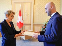 შვეიცარიის კონფედერაციაში საქართველოს საგანგებო და სრულუფლებიანმა ელჩმა, შოთა გეწაძემ შვეიცარიის პრეზიდენტს რწმუნებათა სიგელები გადასცა