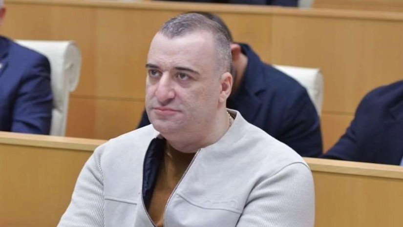 რატი იონათამიშვილი