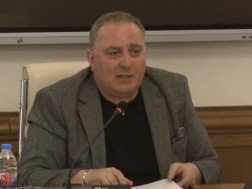 Vazha Mania Called us at the Rike Property: Notary, Nino Ginturi, Bureau, a Prosecutor's Office An employee who did an educational work, the director of the company, the partners to get into the notary with the notary