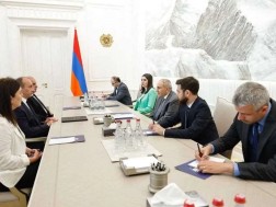 საქართველოს შინაგან საქმეთა მინისტრი გეკა გელაძე სომხეთის პრემიერ-მინისტრ ნიკოლ ფაშინიანს შეხვდა