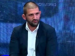 VIDEO: დავიბადე და გავიზარდე სამაჩაბლოში და იქ ცეცხლის ალში გვიწევდა ცხოვრება, შემდეგ გორში გადმოვედით და 2008 წელს გვახსოვს რა უბედურებაც დაატყდა თავს ჩვენს სამშობლოს და აქედან გამომდინარე ვერ ვიტყოდი, რომ დღევანდელი პერიოდი არის რთული... - გენო პეტრიაშვილი
