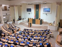 პარლამენტმა „უცხოელთა და მოქალაქეობის არმქონე პირთა სამართლებრივი მდგომარეობის შესახებ“ კანონში ცვლილებას პირველი მოსმენით მხარი დაუჭირა