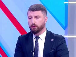 „ვისურვოთ, მალე გამოჯანმრთელდეს ბატონი თორნიკე რიჟვაძე... სამწუხაროა, რომ კოლექტიური „ნაცმოძრაობის“ წევრები პოლიტიკური ქულების დაწერას ცდილობენ ამ მძიმე შემთხვევით“ - არჩილ გორდულაძე