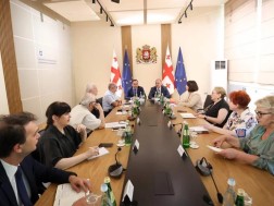 The Commission on Restoration of Georgian Language Teaching at Universities will present state language teaching course to universities until the end of August