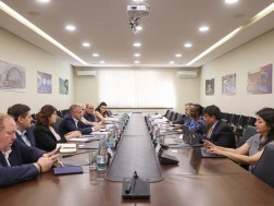 რევაზ სოხაძე მსოფლიო ბანკის რეგიონულ დირექტორს, როლანდ პრაისს შეხვდა