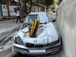 Construction crane hinge dropped a car