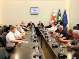 გიორგი ჯინჭარაძემ იმერეთის მხარის სახელმწიფო რწმუნებულთან და მუნიციპალიტეტების მერებთან სამუშაო შეხვედრა გამართა