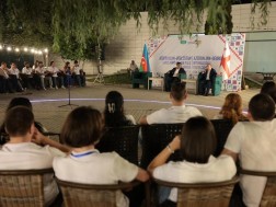 გივი მიქანაძე აზერბაიჯანის ახალგაზრდობისა და სპორტის მინისტრთან ერთად საზაფხულო ბანაკის მონაწილე ქართველ და აზერბაიჯანელ სტუდენტებს შეხვდა