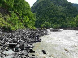 Due to the flood of the ravine, the movement of Zhinvali-Barisakho-Shatili, the movement is temporarily restricted