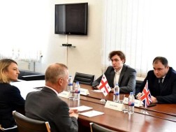 ნიკოლოზ სამხარაძე საქართველოში გაერთიანებული სამეფოს საგანგებო და სრულუფლებიან ელჩს შეხვდა
