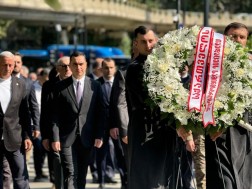 აფხაზეთის ავტონომიური რესპუბლიკის მთავრობის თავმჯდომარემ საქართველოს ტერიტორიული მთლიანობისთვის დაღუპულ გმირთა მემორიალი გვირგვინით შეამკო