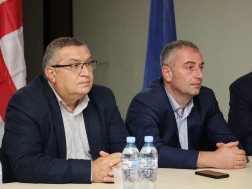 „ქართული ოცნების“ ბორჯომის მერობის კანდიდატმა მამუკა გელაშვილმა მუნიციპალიტეტის ადმინისტრაციულ ერთეულებში მაჟორიტარი დეპუტატობის კანდიდატები წარადგინა