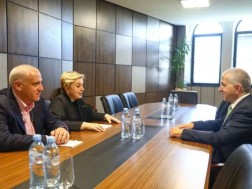 თინათინ რუხაძე საფრანგეთის რესპუბლიკაში ახალდანიშნულ საქართველოს საგანგებო და სრულუფლებიან ელჩს და იუნესკოში საქართველოს მუდმივ წარმომადგენელს, ირაკლი ყურაშვილს შეხვდა