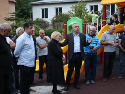 „ქართული ოცნების“ ბორჯომის მერობის კანდიდატი მამუკა გელაშვილი სოფელ ყვიბისის მოსახლეობას შეხვდა
