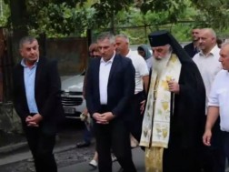 რაჭა-ლეჩხუმ ქვემო სვანეთის სახელმწიფო რწმუნებული ცაგერში ადგილობრივი ხელისუფლების წარმომადგენლებთან ერთად "მაქსიმობის" სადღესასწაულო წირვას დაესწრო