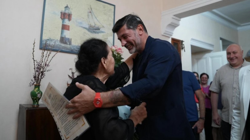 კახა კალაძემ ნათელა ვაშაკიძეს 100 წლის იუბილე მიულოცა