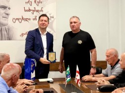 აფხაზეთის მთავრობის წარმომადგენლები აფხაზეთიდან დევნილ ომის ვეტერანებს შეხვდნენ