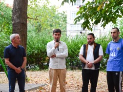 Irakli Bendeliani, a majoritarian candidate for the Nadzaladevi district, met with the residents of the Sea Settlement