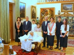 Mamuka Mdinaradze and Gecka Geladze visited Ilia II in the Patriarchate with their families