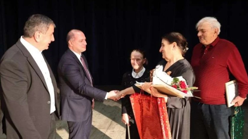 პედაგოგები