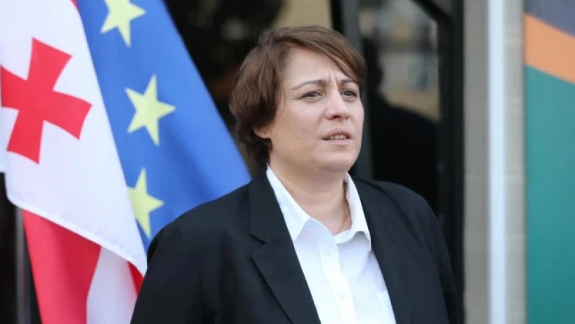 ელენე ხოშტარია