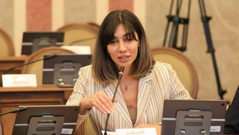 თინათინ ნიბლოშვილი