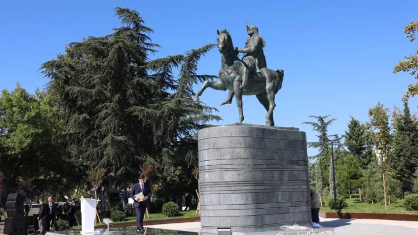 თბილისში ერეკლე მეორის ძეგლი გაიხსნა თბილისში ერეკლე მეორის ძეგლი გაიხსნა
