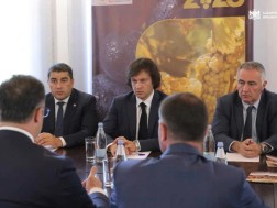 The Prime Minister of Georgia got acquainted with the process of vintage at the coordination headquarters