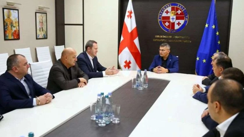 მდინარაძე