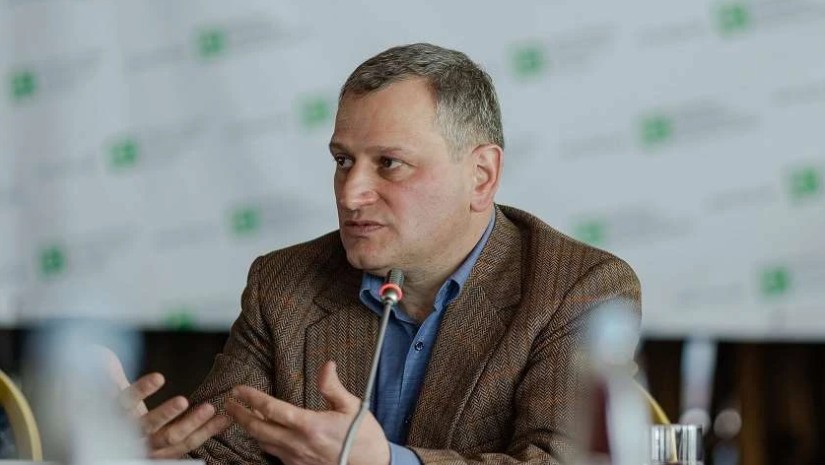 არმაზ ახვლედიანი