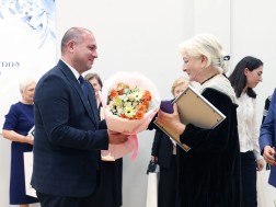 ბათუმში ღვაწლმოსილი პედაგოგების დაჯილდოების ღონისძიება გაიმართა