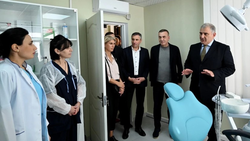 მიხეილ სარჯველაძემ ონის მუნიციპალიტეტში ახლადგახსნილი ბავშვთა სტომატოლოგიური კაბინეტი მოინახულა