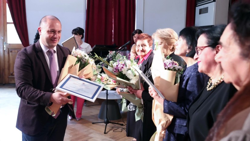მასწავლებელთა დაჯილდოება 