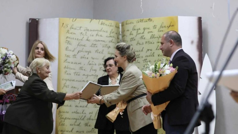 პარლამენტის წევრებმა ჩუღურეთის რაიონის ღვაწლმოსილი პედაგოგები დააჯილდოვეს